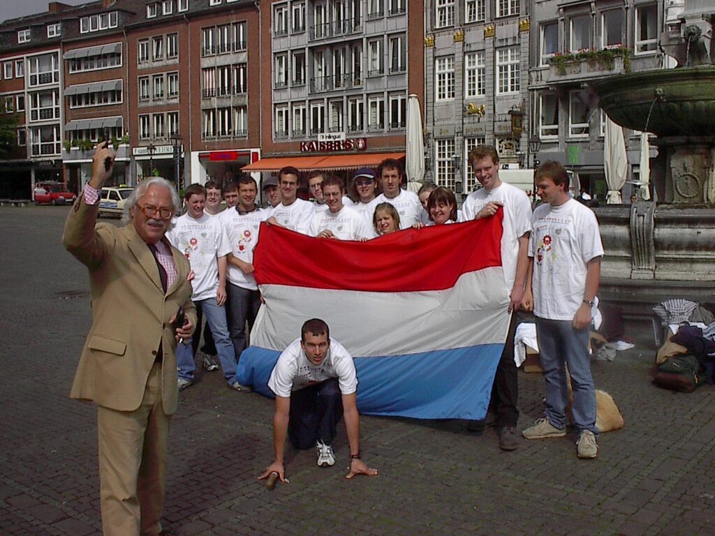 Konsul Otmar Braun gibt den Startschuss